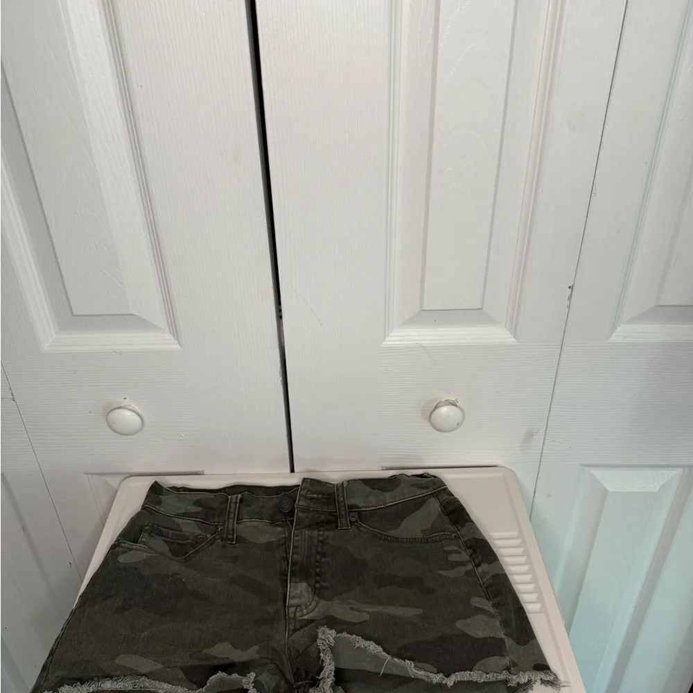 Aeropostale Camo Print‎ Denim Shorts